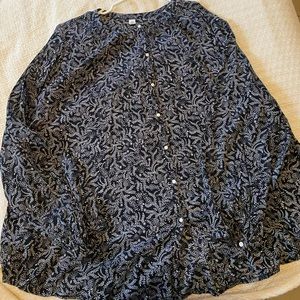 Old Navy blue and white paisley top